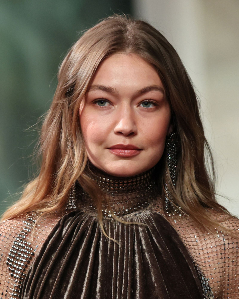 summer 2026 hair color trends suede brunette on gigi hadid